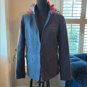 Chic Navy Blazer with Contrast Trim